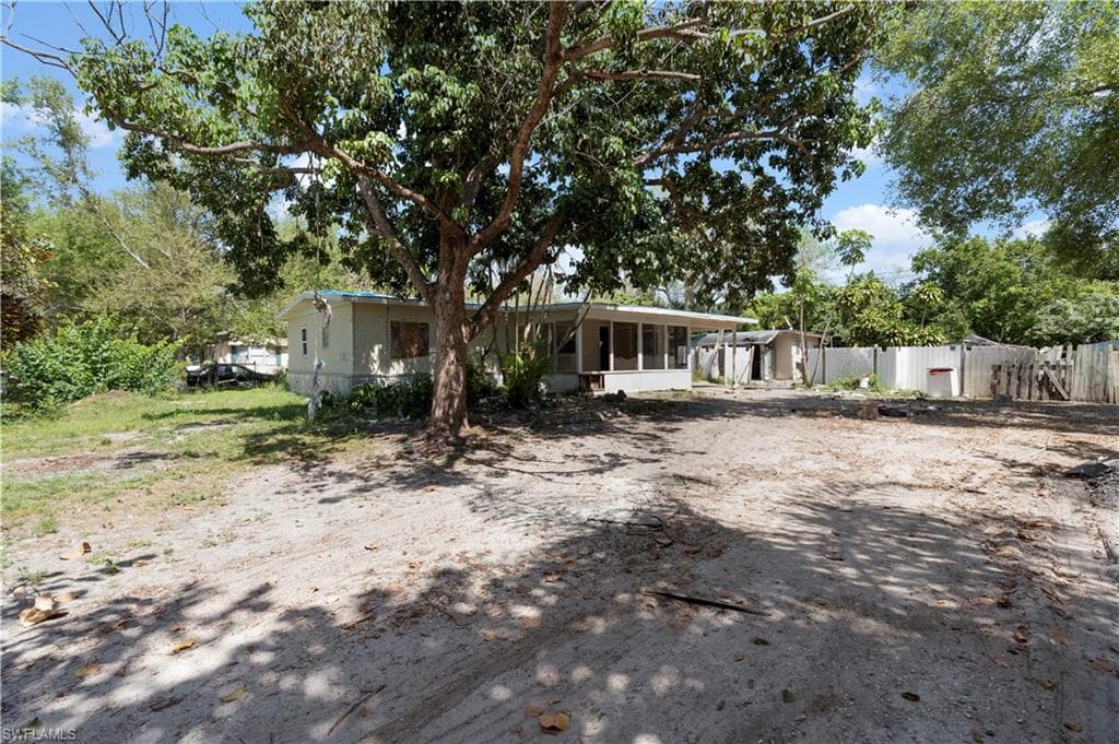 8305 Nault RD NORTH FORT MYERS, FL 33917