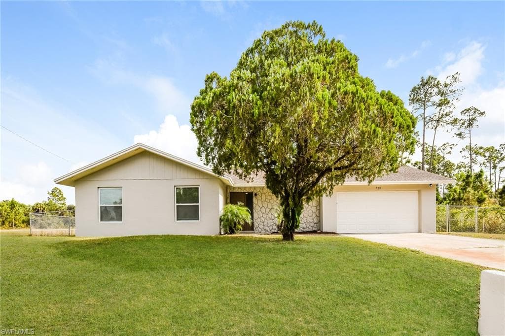 720 Calvin AVE LEHIGH ACRES, FL 33972