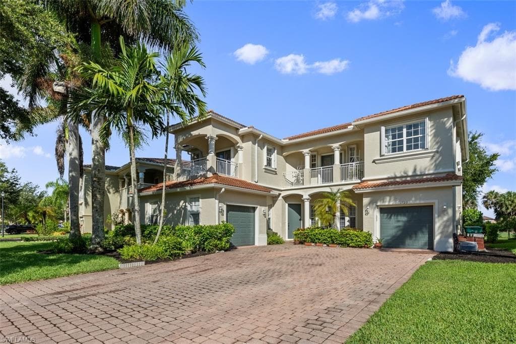 1720 BIRDIE DR NAPLES, FL 34120