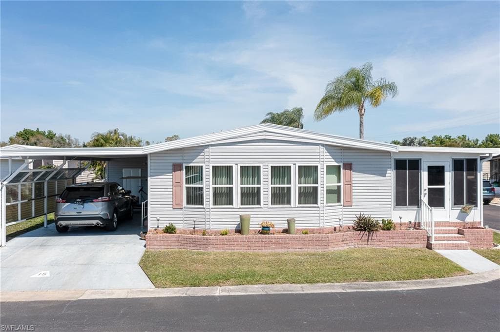 15 Ilex ST ALVA, FL 33920