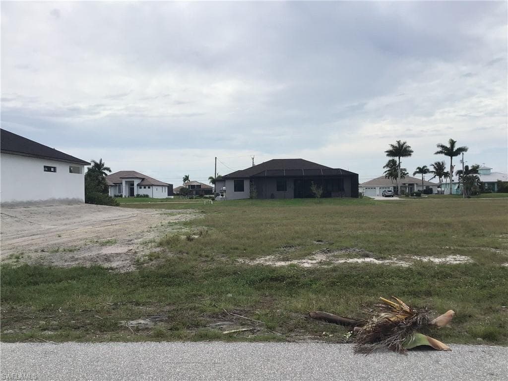 3828 NW 22nd TER CAPE CORAL, FL 33993
