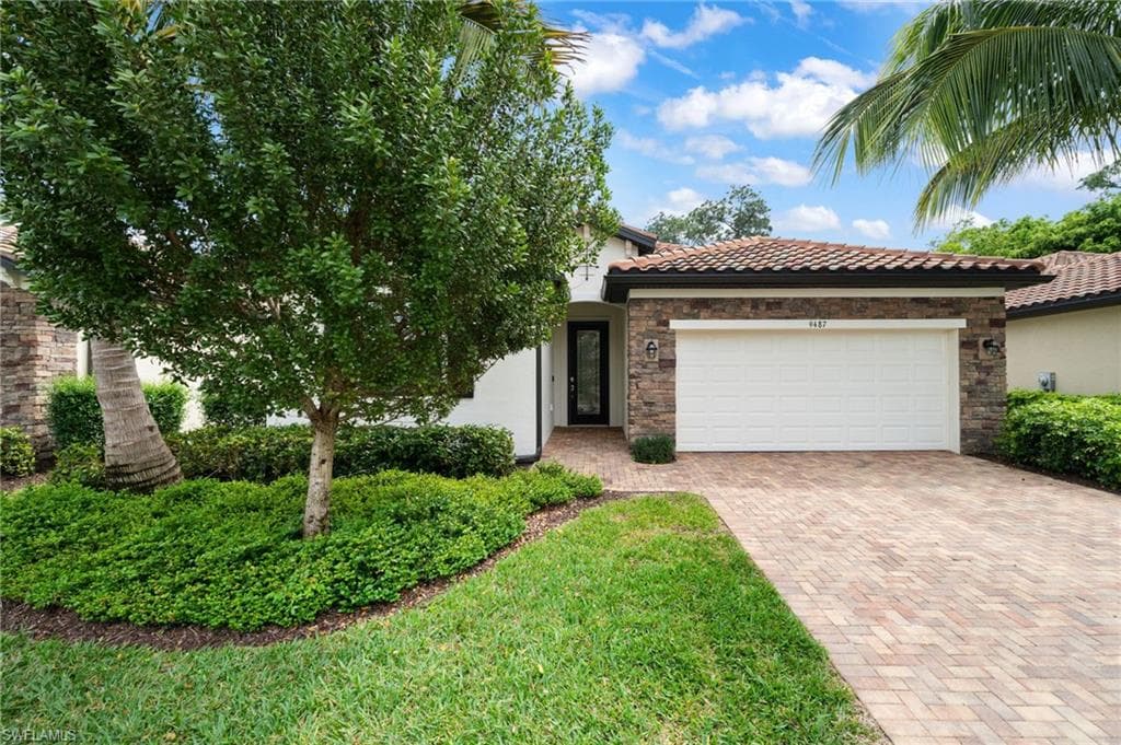 9487 Foxglove LN NAPLES, FL 34120