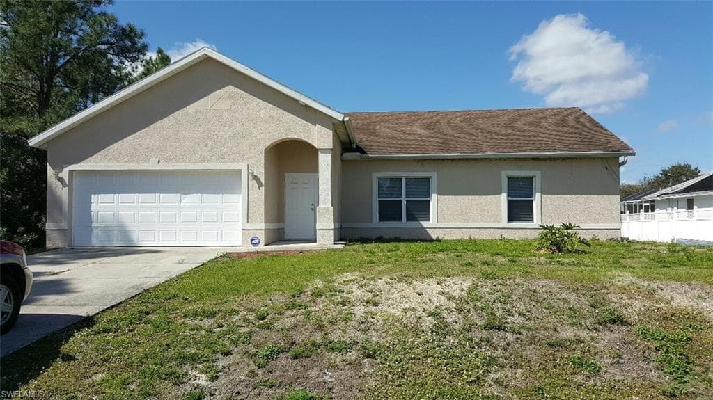 605 Richmond AVE N LEHIGH ACRES, FL 33972