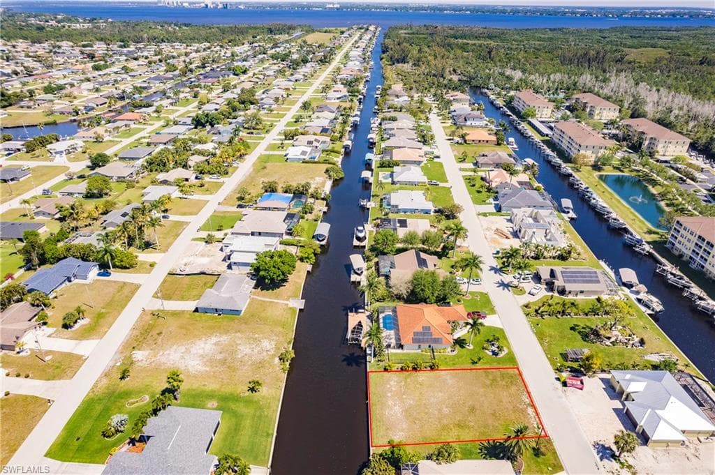 2005 Ottersrest LN CAPE CORAL, FL 33990