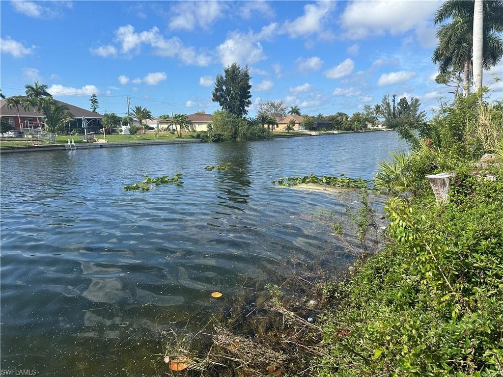 300 SE 20th ST CAPE CORAL, FL 33990
