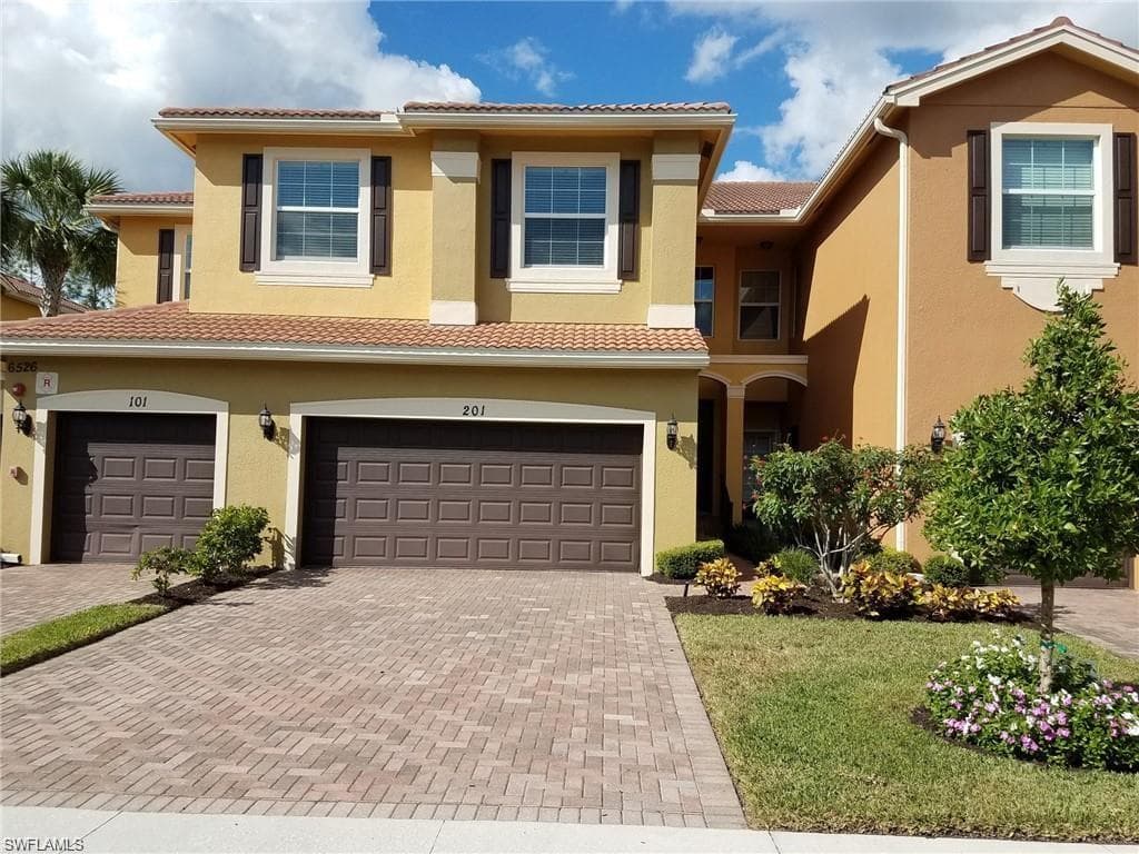 6526 Monterey PT 201 NAPLES, FL 34105