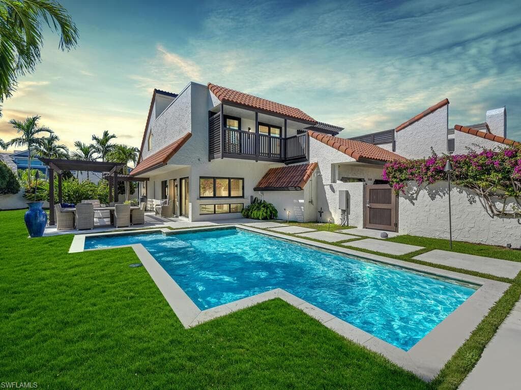568 Tierra Mar LN 18 NAPLES, FL 34108