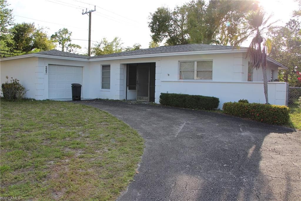 8967 Beacon ST FORT MYERS, FL 33907