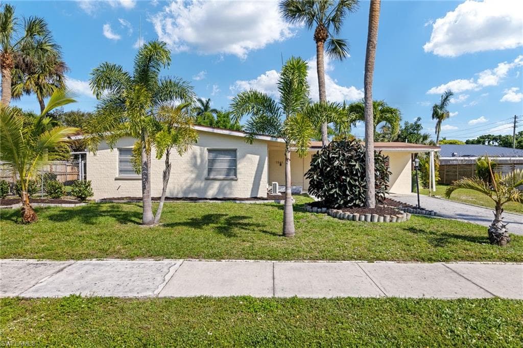 1561 Maravilla AVE FORT MYERS, FL 33901