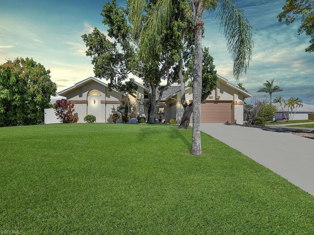 927 SE 29th ST CAPE CORAL, FL 33904