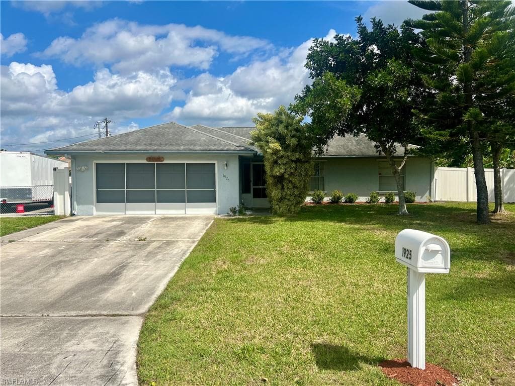 1925 Gardner AVE LEHIGH ACRES, FL 33936