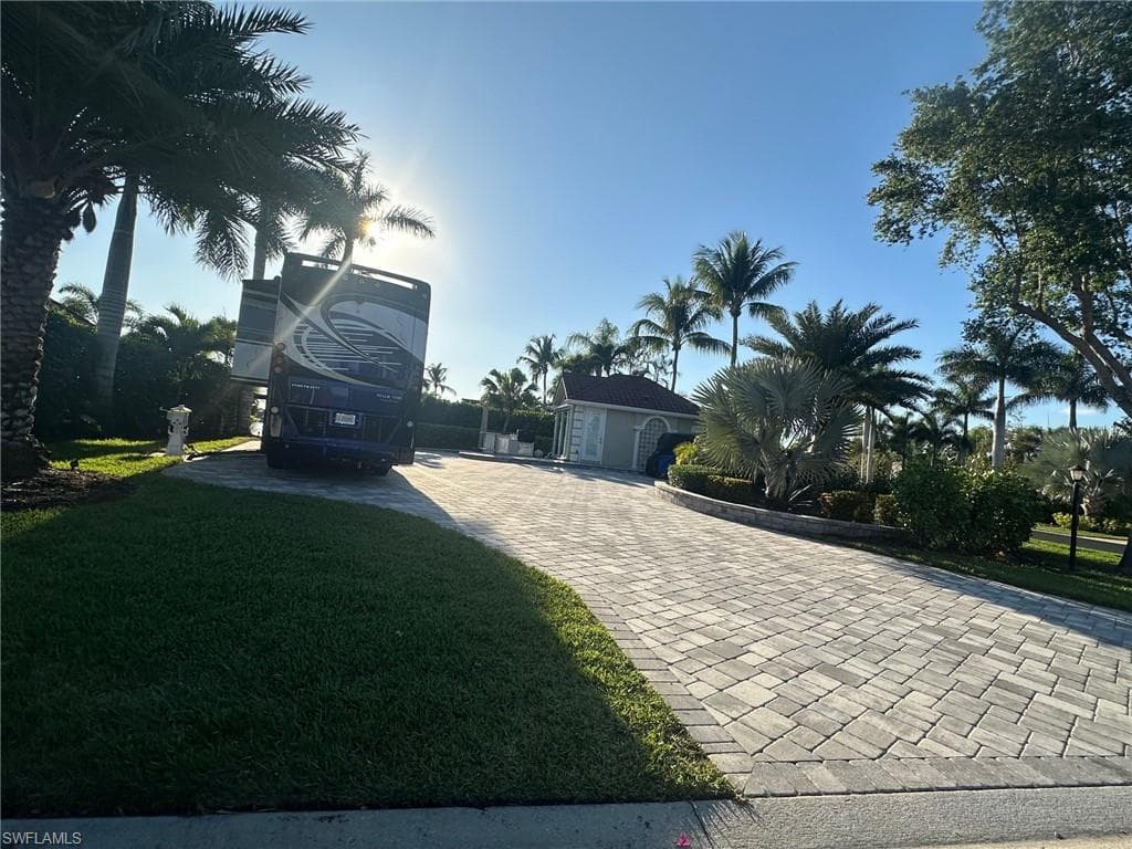 4721 Chariot CT NAPLES, FL 34114
