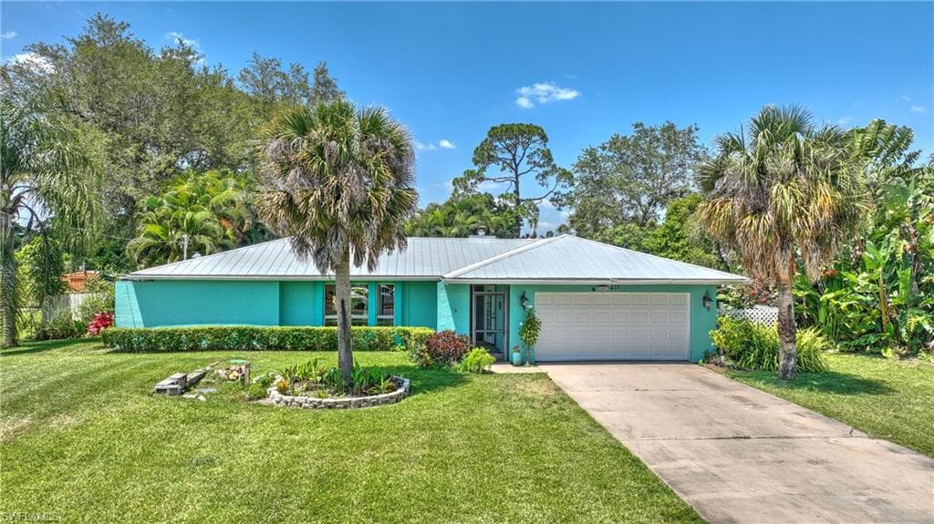 411 Glenn AVE LEHIGH ACRES, FL 33972
