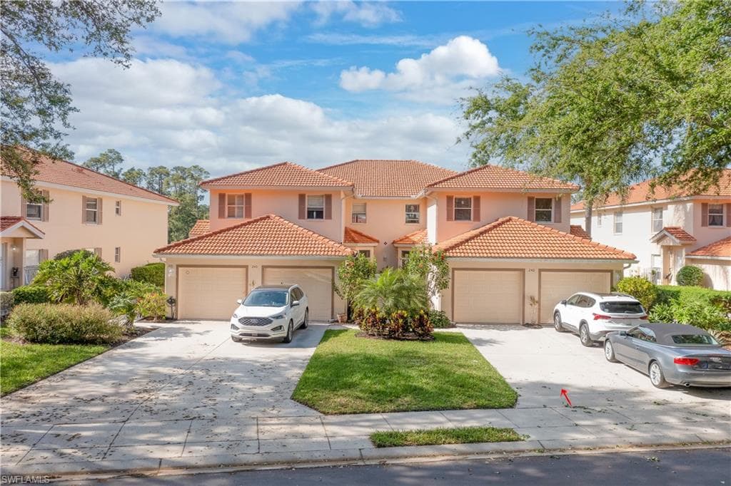 240 Robin Hood CIR 102 NAPLES, FL 34104