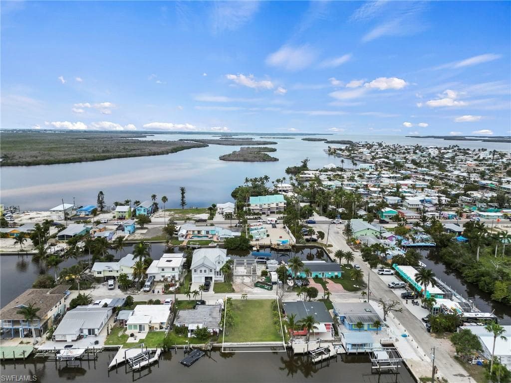 2621 1st ST MATLACHA, FL 33993