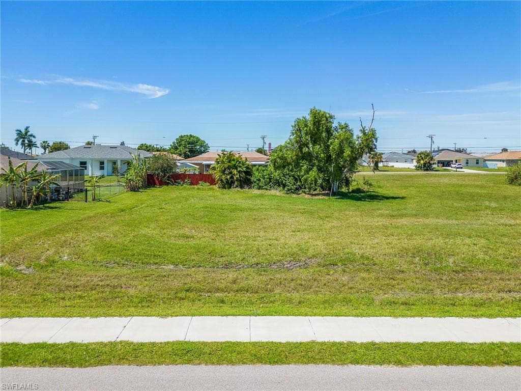 404 SW 28th PL CAPE CORAL, FL 33991