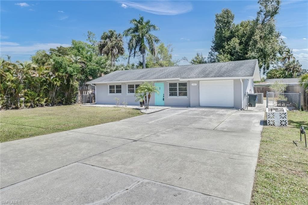 27111 Lavinka ST BONITA SPRINGS, FL 34135