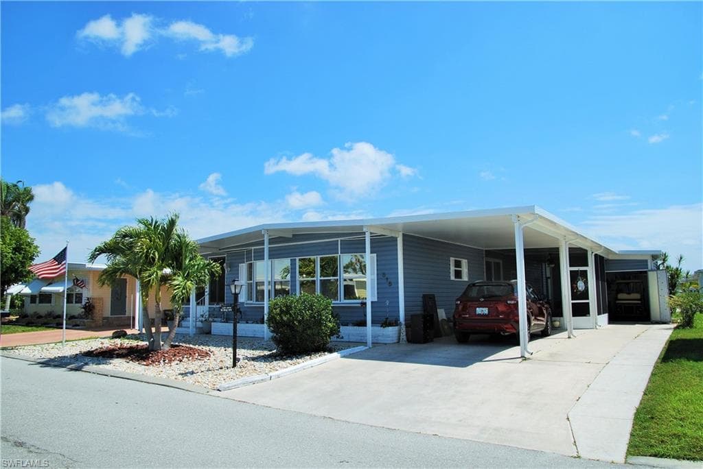 515 Hogan DR NORTH FORT MYERS, FL 33903
