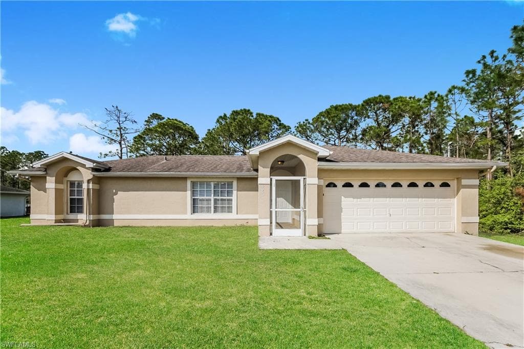 909 Palmetto AVE LEHIGH ACRES, FL 33972
