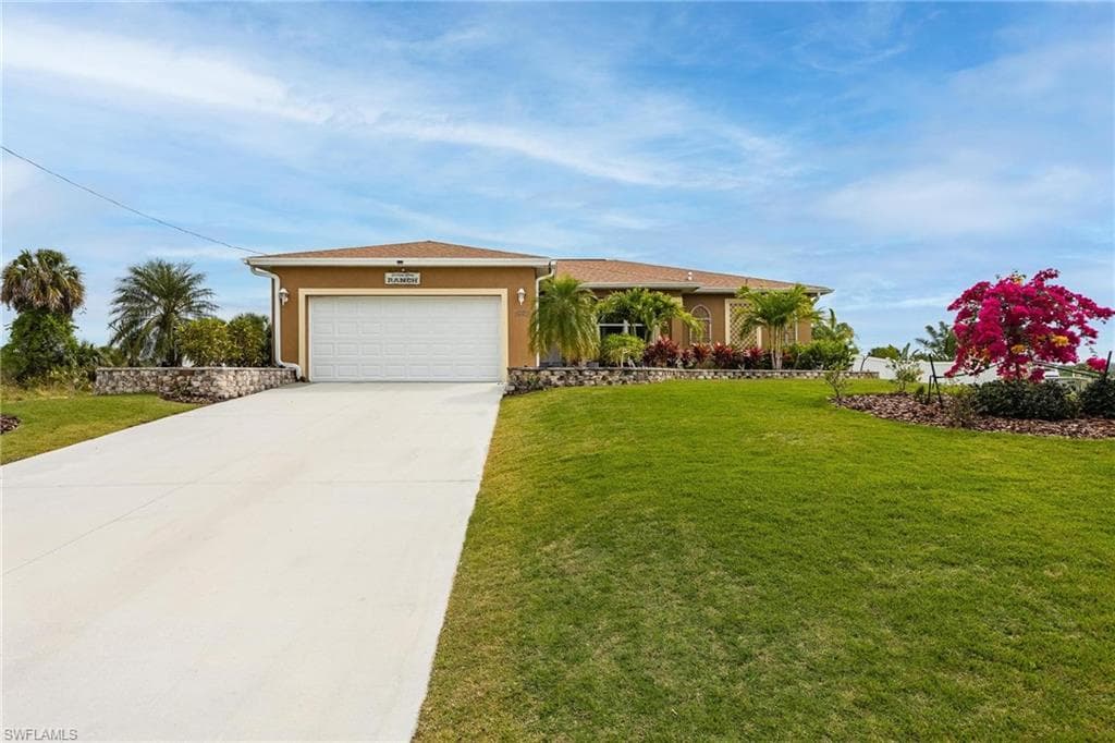 1073 E Bass CT LABELLE, FL 33935