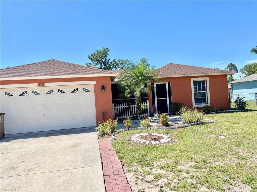 572 Bell BLVD S LEHIGH ACRES, FL 33974