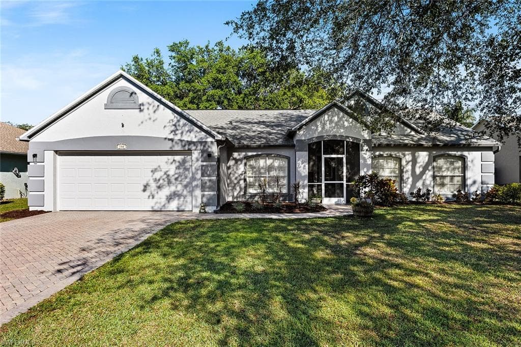 150 Plantation CIR NAPLES, FL 34104