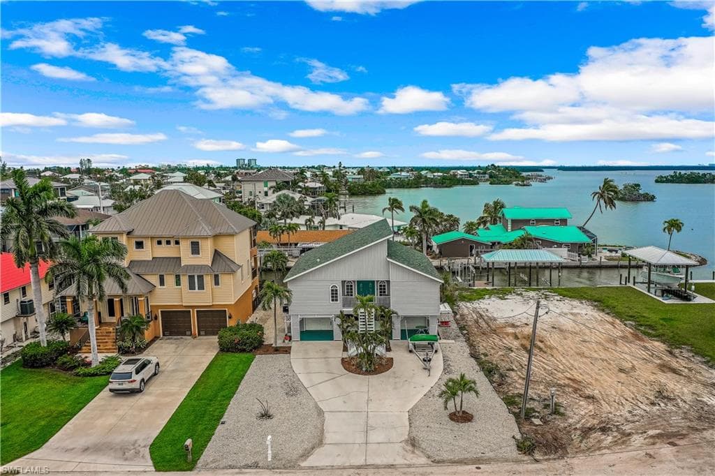 261 Egret ST FORT MYERS BEACH, FL 33931