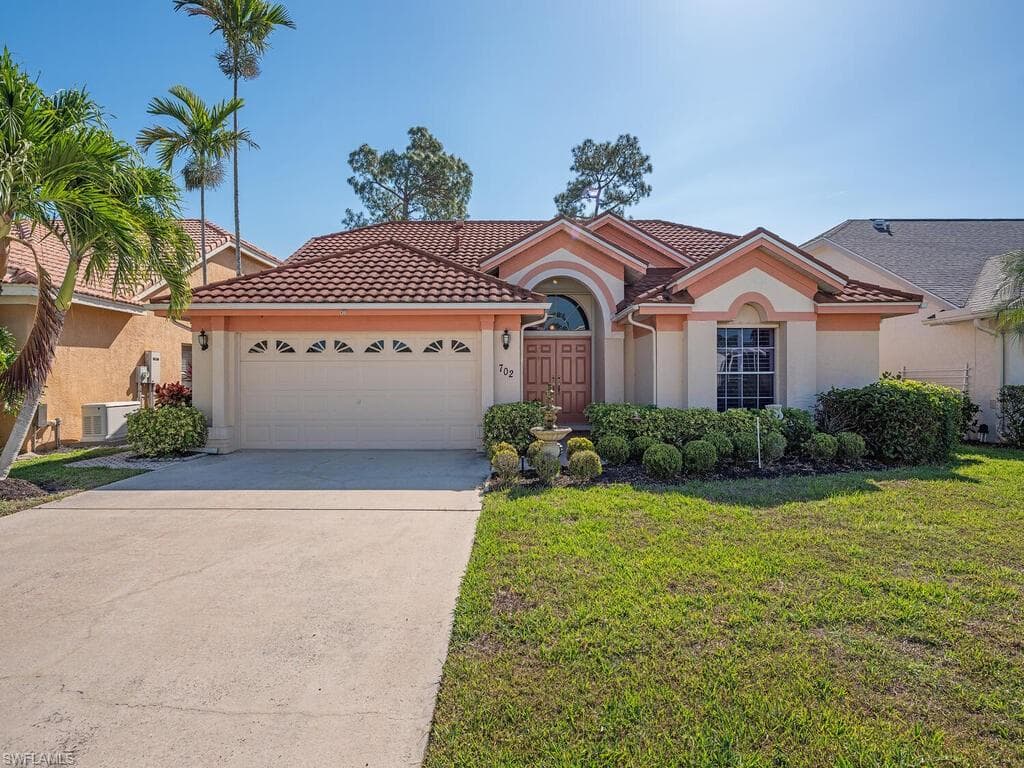702 Lambton LN NAPLES, FL 34104
