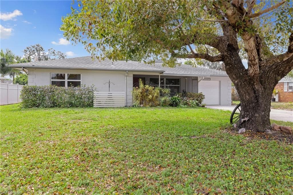 1240 Pompei LN NAPLES, FL 34103