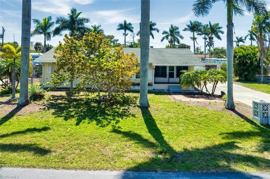 12061 Palm DR FORT MYERS, FL 33908