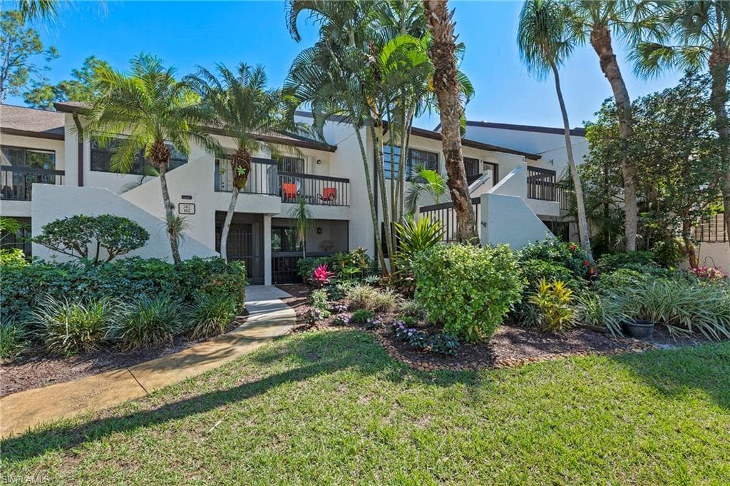 1808 Kings Lake BLVD 102 NAPLES, FL 34112