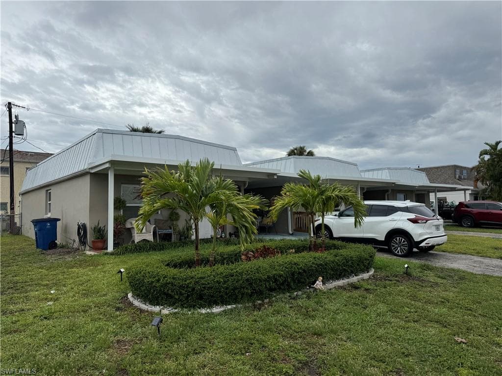 6626-6632 Warwick CIR FORT MYERS, FL 33919