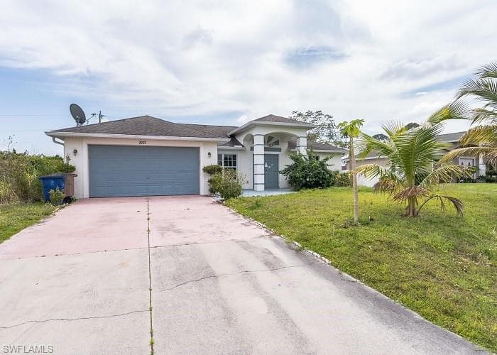 3907 27th ST SW LEHIGH ACRES, FL 33976