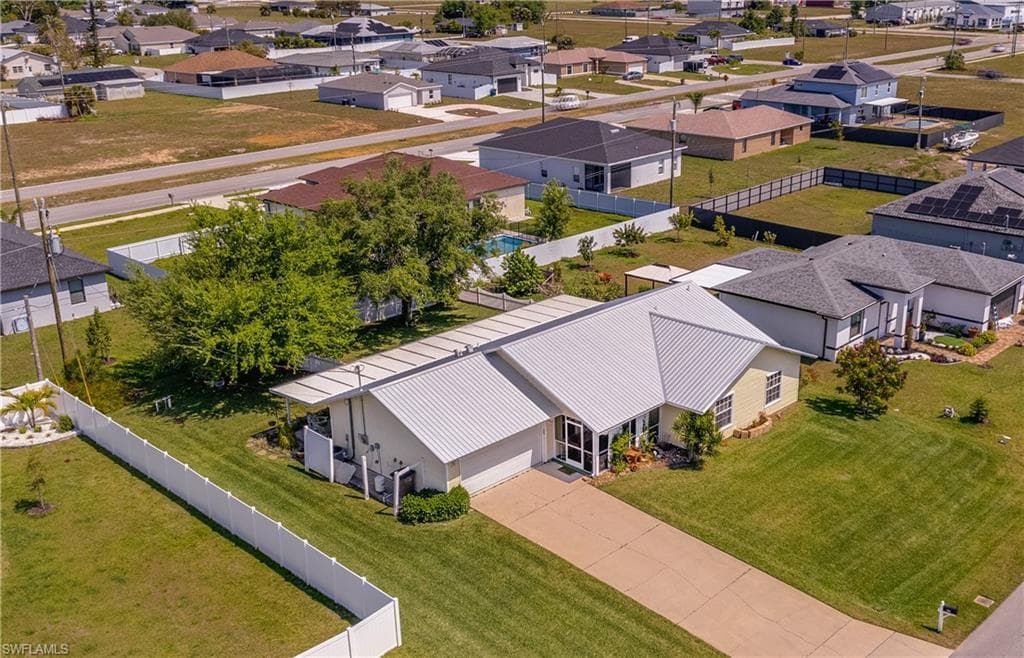 635 NE 6th TER CAPE CORAL, FL 33909