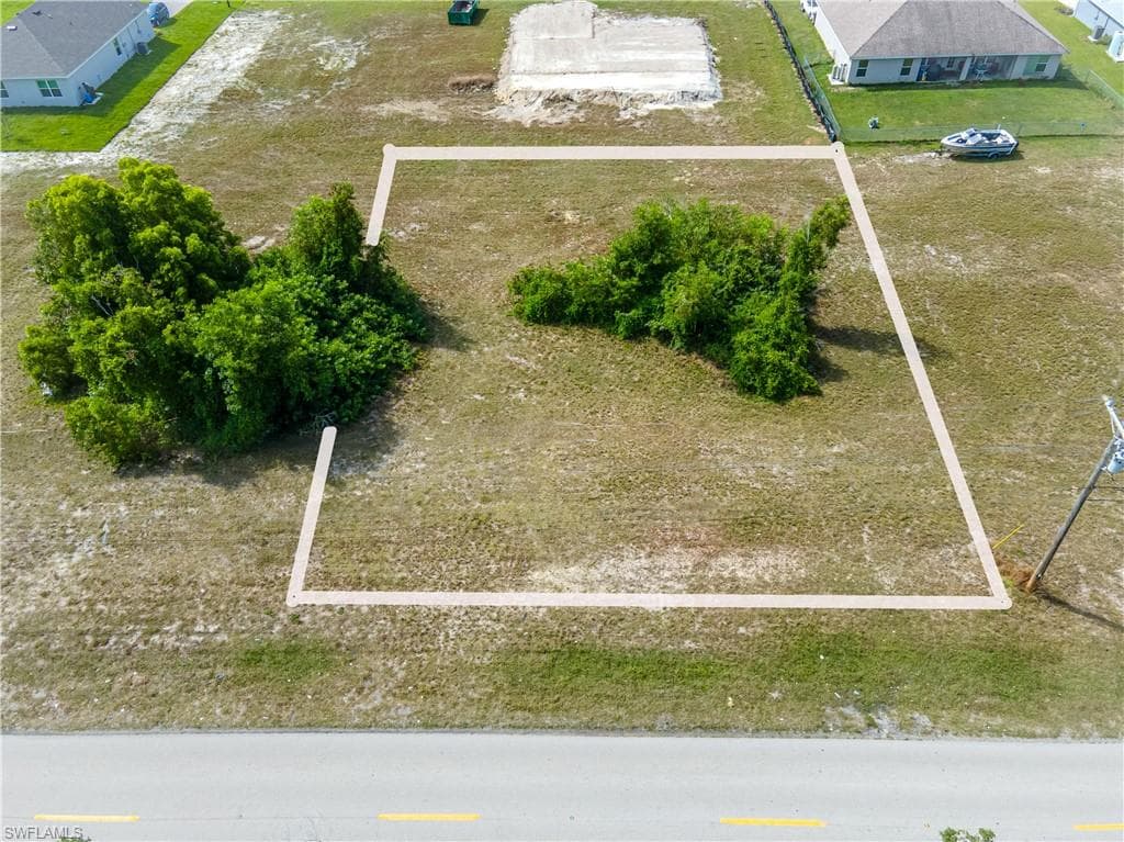506 Jacaranda PKWY E CAPE CORAL, FL 33909