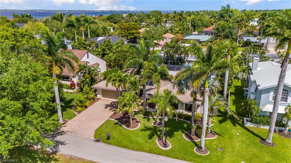 1307 Melaleuca LN FORT MYERS, FL 33901
