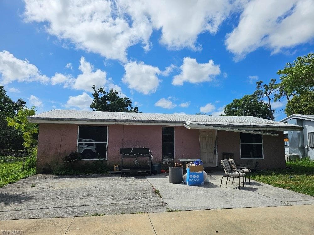 447 Clark ST NORTH FORT MYERS, FL 33903