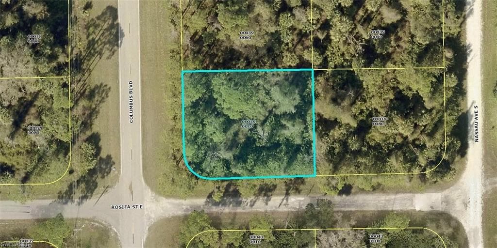153 Columbus BLVD LEHIGH ACRES, FL 33936