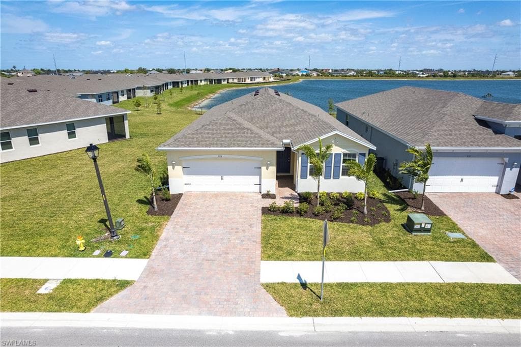 915 Stonewater Lake TER CAPE CORAL, FL 33993