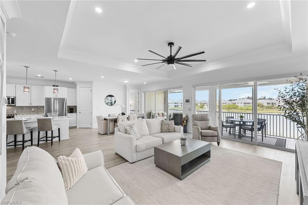 195 Indies DR E 202 NAPLES, FL 34114