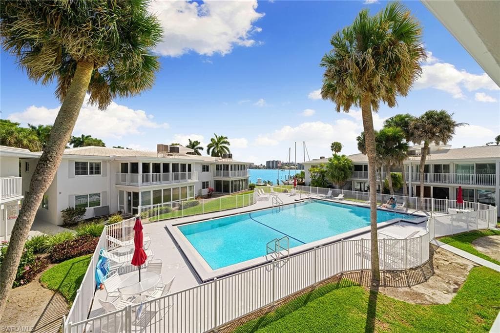 380 Harbour DR 380 NAPLES, FL 34103