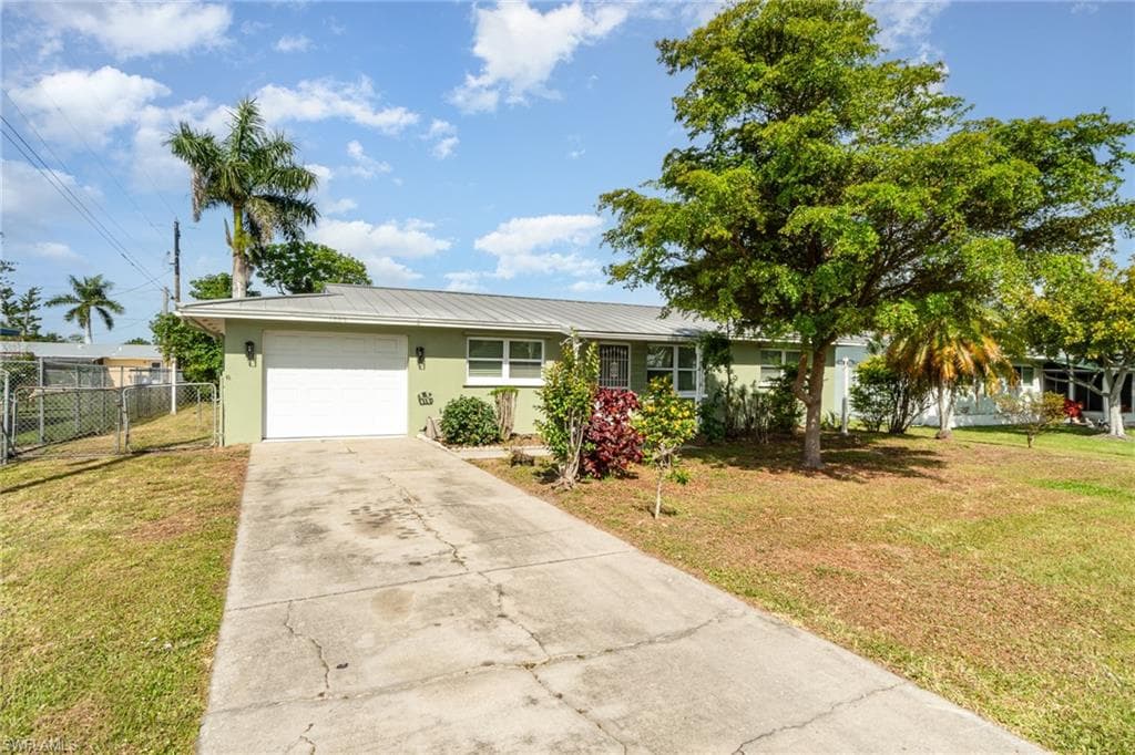 1385 Lincoln AVE NORTH FORT MYERS, FL 33917