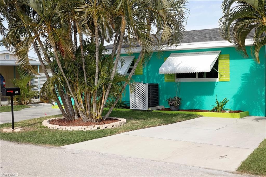 2580 Bayshore DR MATLACHA, FL 33993