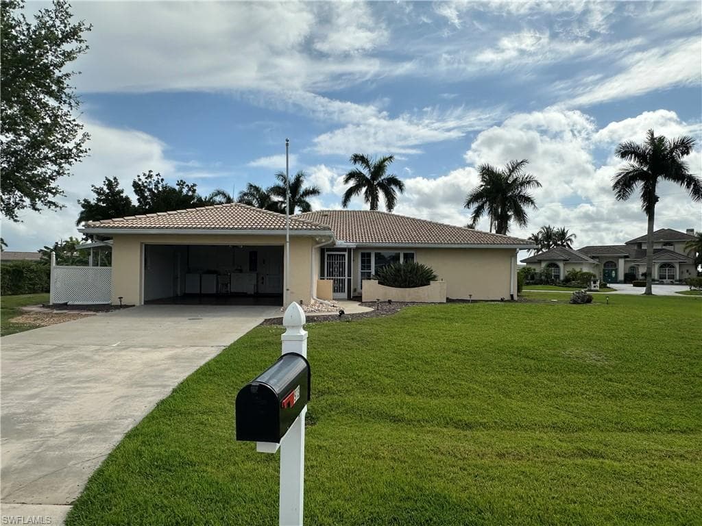 3913 20th PL CAPE CORAL, FL 33904