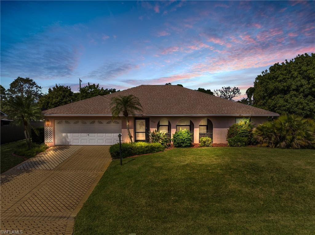 122 Sebring CIR LEHIGH ACRES, FL 33936