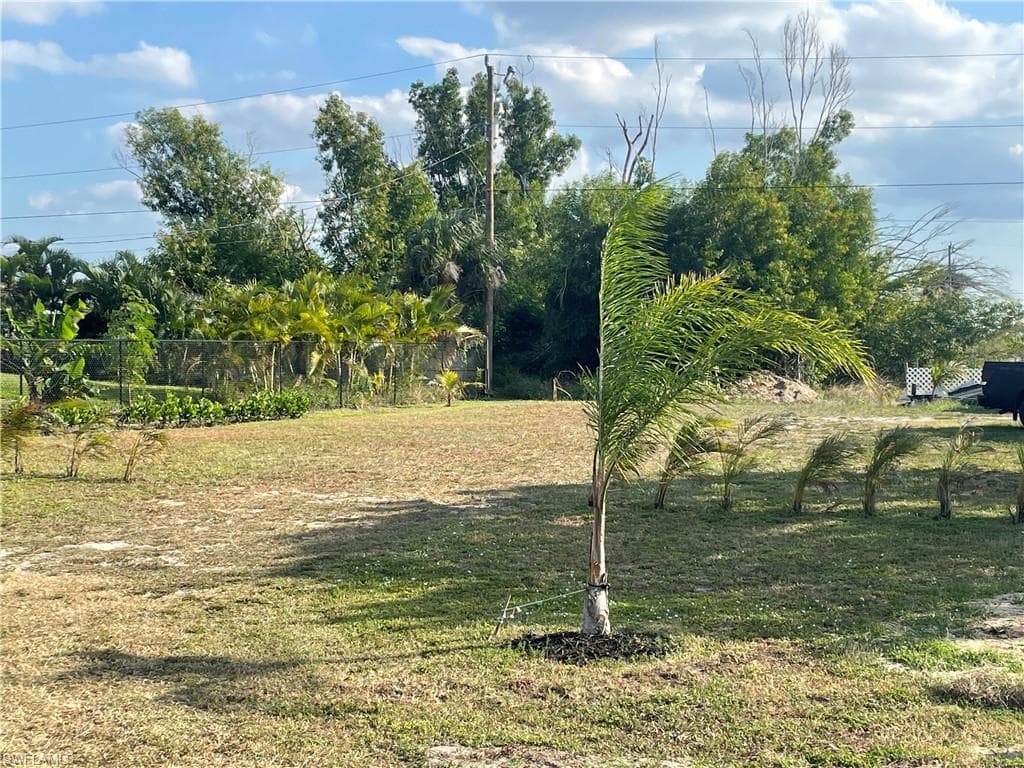 330 NE 30th ST CAPE CORAL, FL 33909