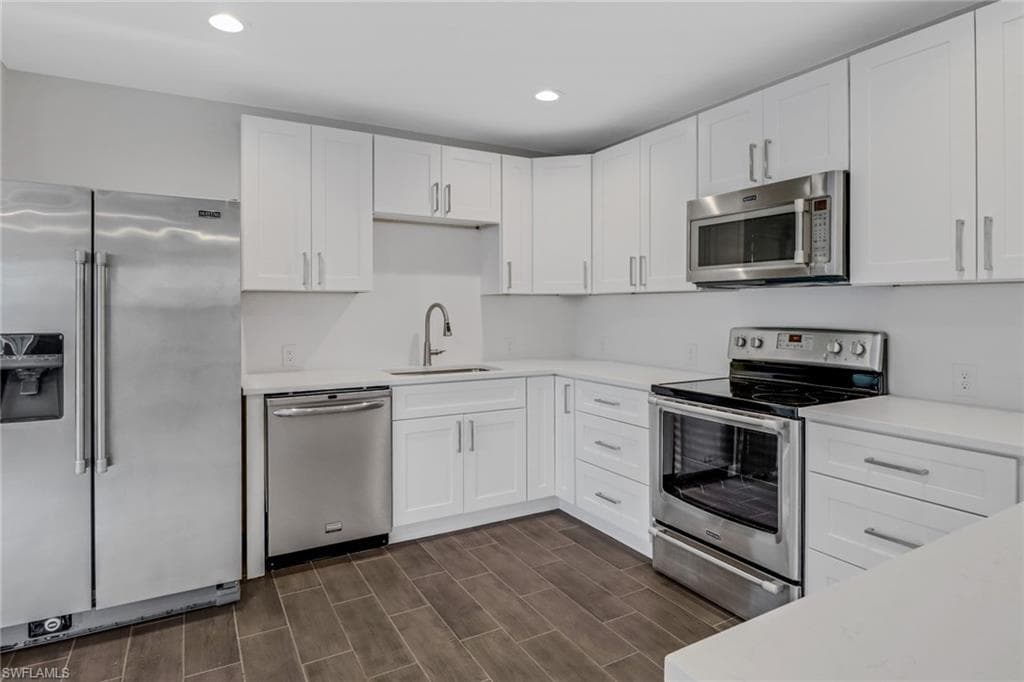 3949 Maxine ST FORT MYERS, FL 33901