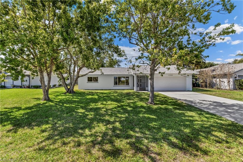 2204 7th ST CAPE CORAL, FL 33990