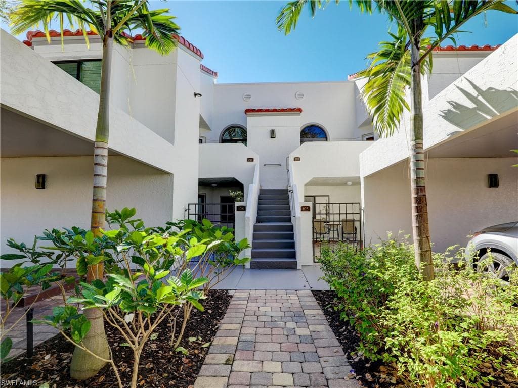 661 Windsurf LN A-104 NAPLES, FL 34108