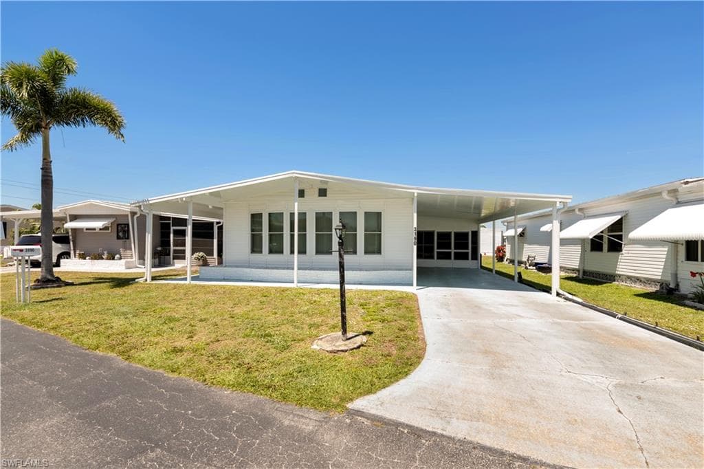 3190 Mercury LN NORTH FORT MYERS, FL 33903